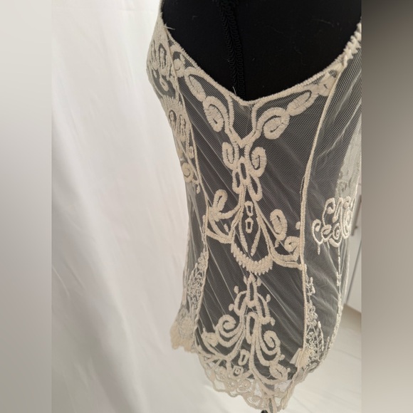 Love J Ivory Embroidered Lace Tank Top Boho Sheer Floral Scalloped Hem - Picture 11 of 12